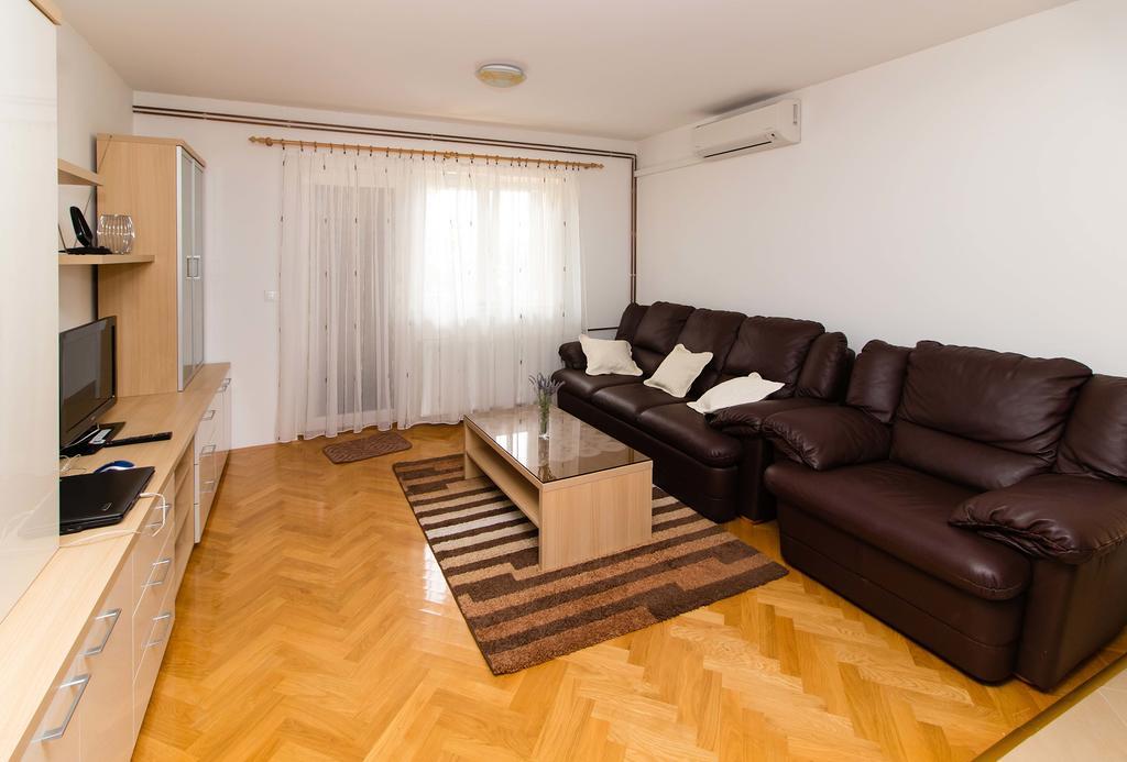 Apartment Peran シベニク エクステリア 写真