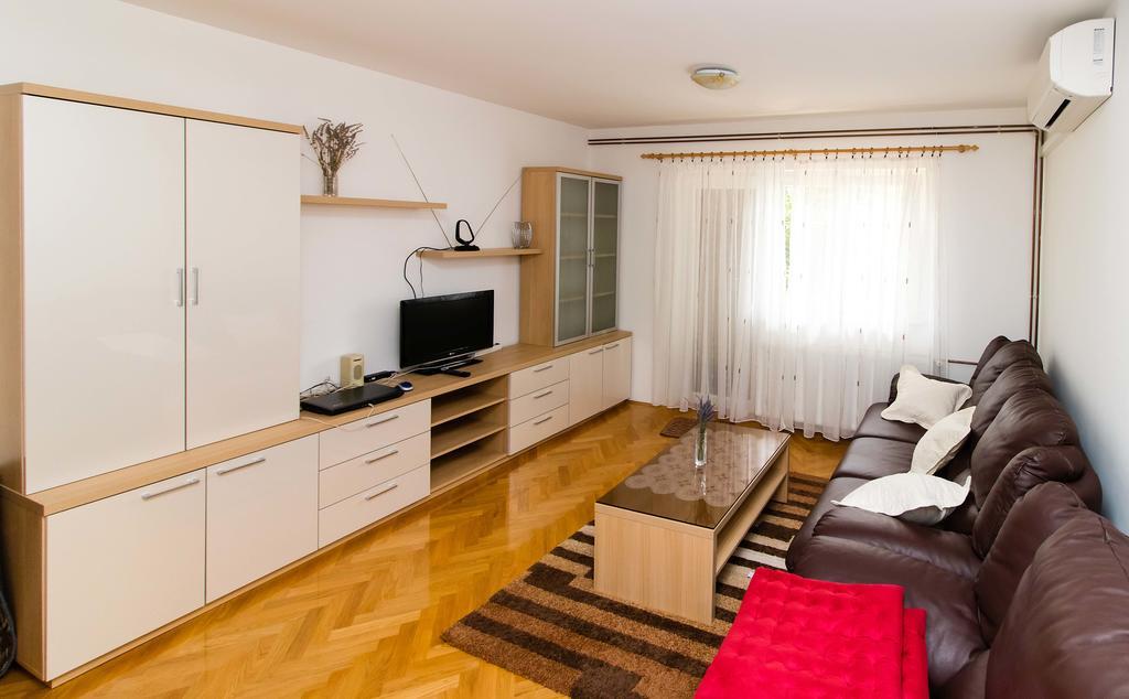 Apartment Peran シベニク エクステリア 写真
